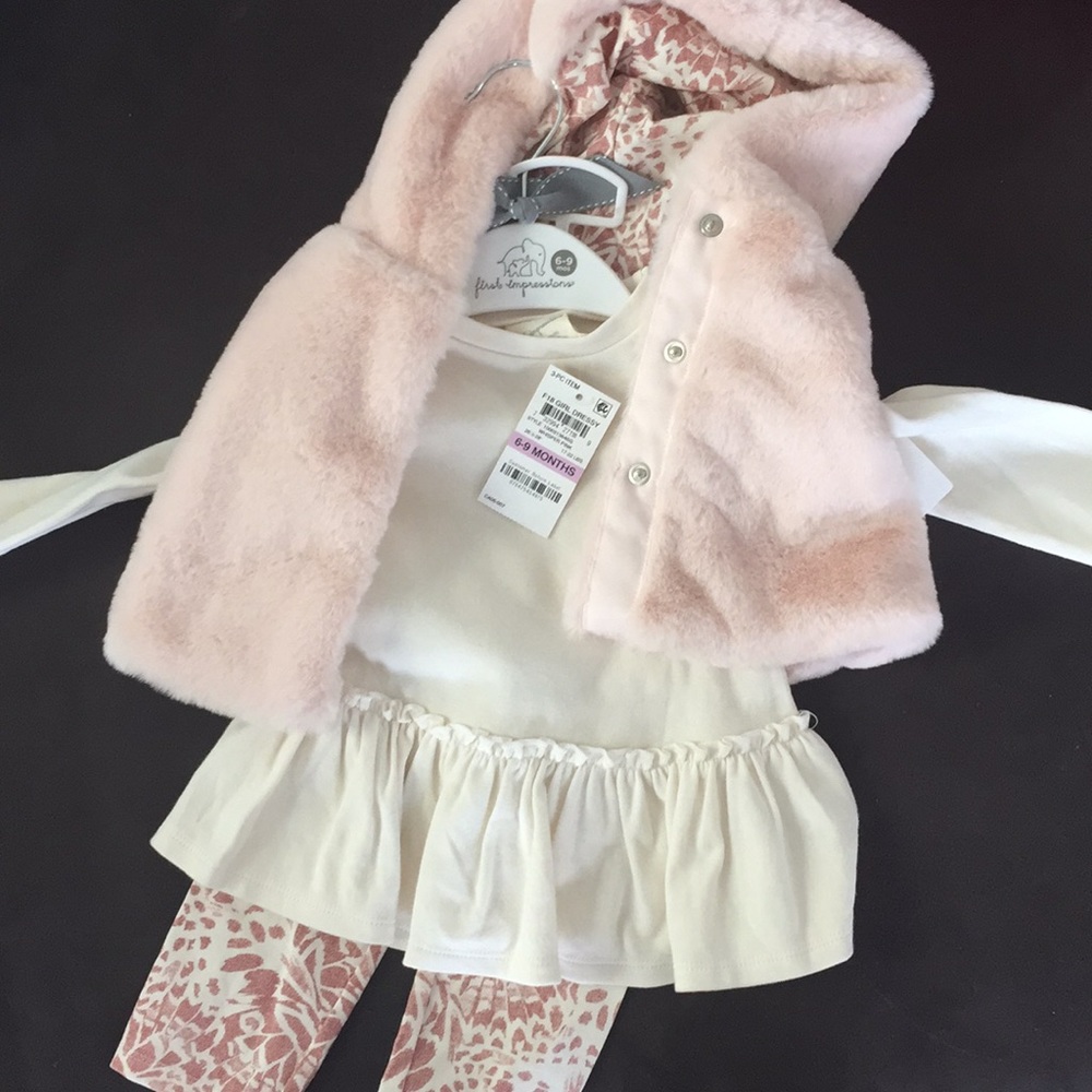 Girls outfit and fur vest